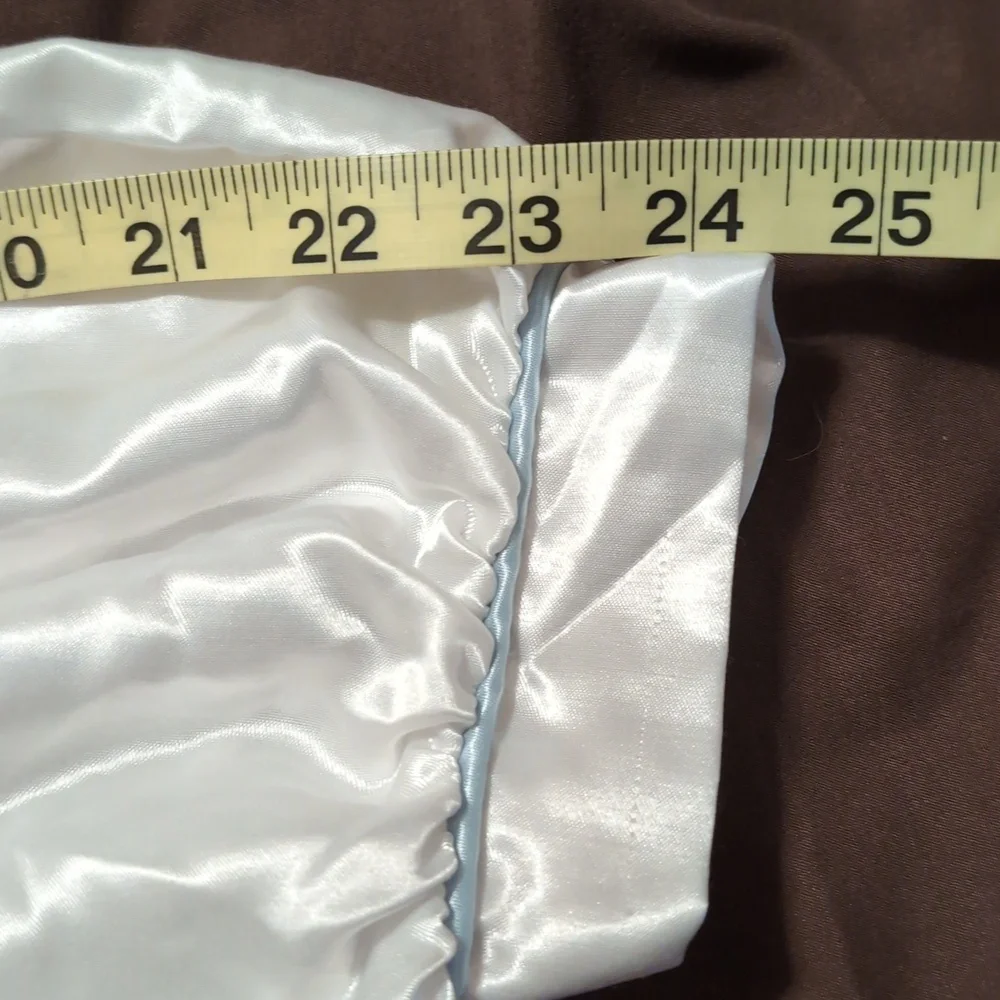 Elegant White Satin Nightgown - Picture 7 of 11